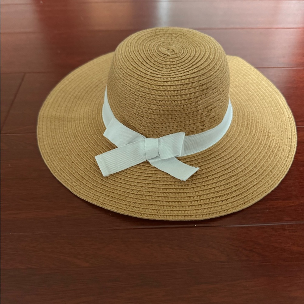 Old Navy Beige Sun Hat with White Band